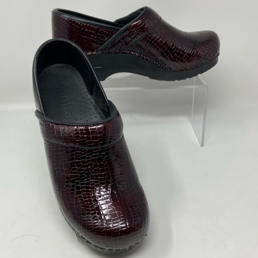 Sanita Danish Burgundy Moc Croc Women’s Professional Clogs SIZE 38